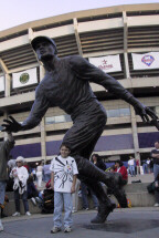 This picture (from a different angle) was in the Post Gazette. The PG was taking a picture of the dufus holding hands with Roberto.